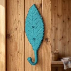 Aqua Leaf - Crochet mural en fonte, design rustique, motif végétal, patère simple en métal pour rangement de vêtements - Product Image 1
