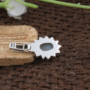 Pendentif en Pierre de Lune Arc-en-ciel Naturelle, Argent Sterling 925, Collier avec Pierre Précieuse à Éclat Bleu, Bijou Charmant pour Femme - Product Image 4