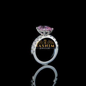 Anillo de compromiso clásico de plata 925 chapado en oro rosa con tres piedras de moissanita VVS talla pera para mujer Tasnim, engaste de púas, tercera parte - Product Image 5