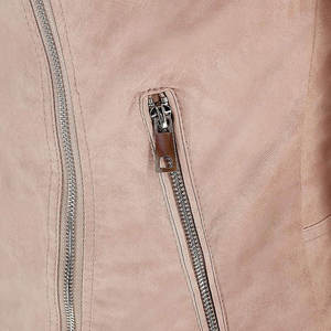 Chaqueta Varsity Acolchada Impermeable Personalizada Estilo ODM para Mujer, 100% Cuero Genuino, Transpirable, Resistente al Viento, Cuello Alto, Personalizada - Product Image 4