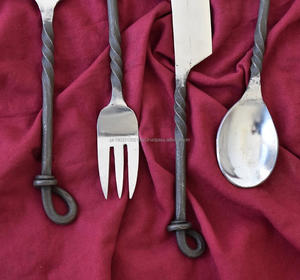Ensembles de couverts médiévaux forgés à la main meilleure vente pour ustensiles de cuisine nouveaux couverts en métal cuillère et fourchette ensemble de couverts forgés à la main - Product Image 6