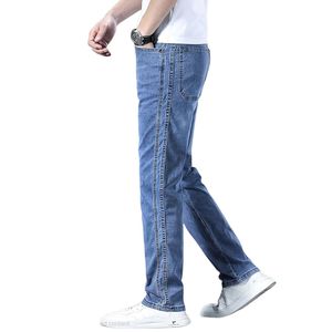 Jeans de Mezclilla Clásicos para Hombre, Corte Recto, Venta al Por Mayor, Proveedor OEM, Ajuste Regular, Casuales, Duraderos y Cómodos - Product Image 1
