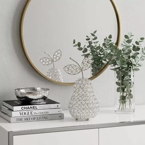 Sculpture en cristal en forme de poire, décoration en verre faite à la main, figurine artistique contemporaine pour table de salon - Product Image 1
