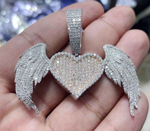 Colgante de Plata 925 con Alas de Ángel y Corazón para Mujer, con Diamante Moissanita VVS de Corte Brillante Redondo, Joyería Fina - Product Image 4