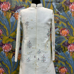 Sherwani de tela estructurada premium con bordado de perlas Resham Thread, cuello mandarín, largo hasta la cintura, para fiestas, bodas, ropa étnica moderna. - Product Image 1