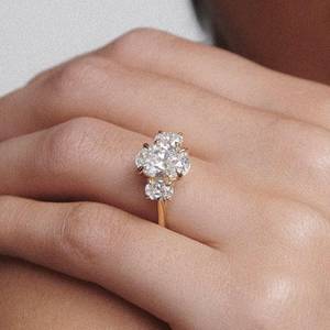 Anillo de Compromiso de Tres Piedras, 3.0 CTW, Corte Ovalado, Moissanita, Oro Sólido de 14K, Anillo de Propuesta de Matrimonio para Ella - Product Image 5