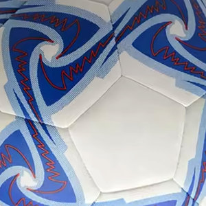 Ballon de football classique à 32 panneaux, cousu à la machine, écologique, avec une haute rétention d'air pour le jeu en ville et sur terrain – Fabriqué au Pakistan - Product Image 6