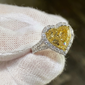 SHREERAJ SOLITAIRE Prix de gros Diamant de laboratoire en forme de cœur de 3,00 CT, VS1, Jaune vif fantaisie, Certifié IGI, Diamants en vrac - Product Image 4