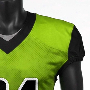 Camiseta de Fútbol Americano para Hombre, Verde y Negro Degradado, 24, Sublimada, de Malla Transpirable, Manga Corta, Cuello en V, con Números de Equipo - Product Image 5
