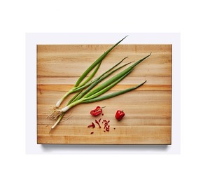 เขียงไม้พร้อมรูแขวนเพื่อการจัดเก็บง่าย ช่วยจัดระเบียบครัวและอำนวยความสะดวกในการเตรียมอาหารในชีวิตประจำวัน - Product Image 2