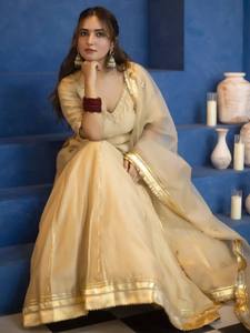 Ensemble Anarkali beige en soie avec Kurta et Dupatta, orné de broderies et de sequins, coupe ample longueur ras du sol, pour femme, idéal pour mariage et fêtes - Product Image 5