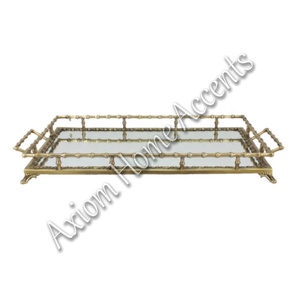 Bandeja decorativa de latón con acabado brillante Ideal para uso en fiestas de Navidad de Axiom Home Accents - Product Image 1