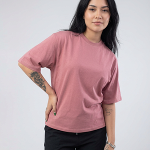 เสื้อยืดผู้หญิงคุณภาพพรีเมียม ผ้าฝ้าย 100% 240 GSM ทรงหลวม ระบายอากาศดี ดีไซน์ล่าสุด พิมพ์โลโก้ตามสั่ง สำหรับฤดูร้อน - Product Image 2