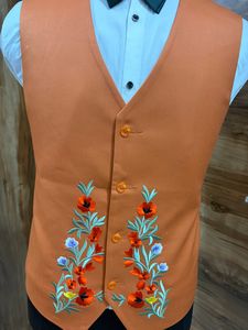 Ensemble de costume western brodé orange brûlé pour homme avec motif floral – Costume de mariage cowboy 3 pièces (blazer, gilet et pantalon) - Product Image 3