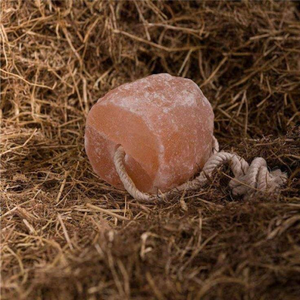 Bloc de sel rose de l'Himalaya pour chevaux, 6 lb, pierre naturelle sur corde, bloc minéral premium pour cerfs, chèvres et bovins - Product Image 6