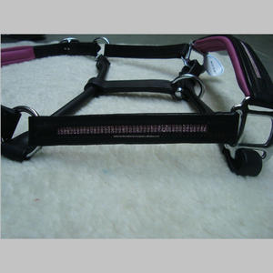 Vente en gros de produits pour chevaux de qualité supérieure licou en cuir fantaisie rembourré souple avec cristal bling décoratif pour l'équitation - Product Image 3