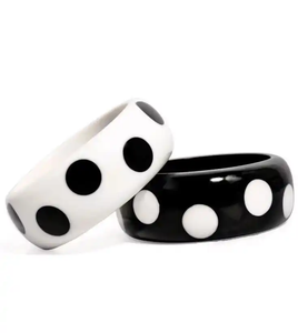 Brazalete de resina con brillantina hecho a mano, elegante joyería acrílica para mujeres y niñas, para fiestas, bodas y uso diario. - Product Image 3