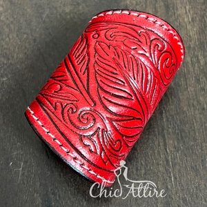 Nouveau 2026 Premium Porte-foulard en cuir véritable rouge vif, embossé avec motif plume, pour femme - Product Image 1