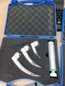 Juego de Laringoscopio de Fibra Óptica de Acero para Instrumentos Quirúrgicos Médicos con Mango Mac Blade, Manual, Reutilizable, para Uso Hospitalario - Product Image 4
