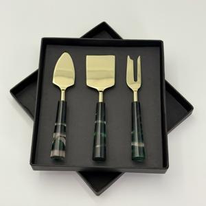 Elegante Juego de Herramientas para Queso con Mangos de Resina Negra y Cuchillas Premium para Cortar, Rebanar y una Presentación con Estilo en la Mesa - Product Image 2