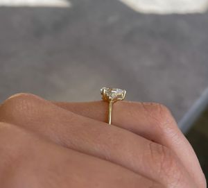 Bague tendance en or blanc 14 carats avec diamant de laboratoire taille poire de 1,50 carat, bijou classique pour fiançailles et mariage, original - Product Image 2