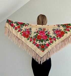 Châle triangulaire blanc brodé de fleurs avec franges roses et bleues, écharpe en soie brodée à la machine, châle tendance - Product Image 6