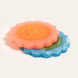 Posavasos de bambú hechos a mano, posavasos de bambú natural sostenible con elegante base de resina, de Fashion Craft India - Product Image 1