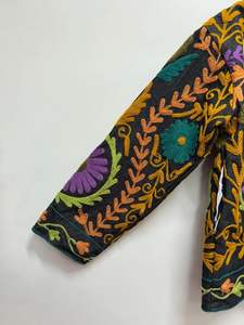 Chaqueta Acolchada de Algodón Suzani Bordada a Mano |   Abrigo Étnico Colorido de Invierno |   Regalo para ella: Chaqueta - Product Image 3