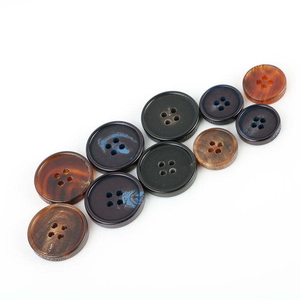 Boutons en corne de buffle naturelle à 2 trous, écologiques, faits à la main, cadeau d'affaires - Product Image 3