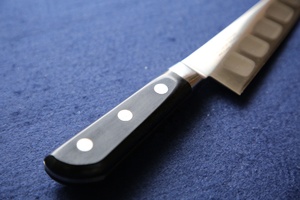 Cuchillo de cocina japonés con acero sueco - Product Image 3