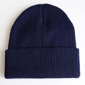 Gorros de Punto Cálidos de Invierno al por Mayor, Estilo Nuevo, Modernos y de Alta Calidad, con Remaches Acrílicos, para Uso Diario y Deportivo, con Patrón a Cuadros - Product Image 1