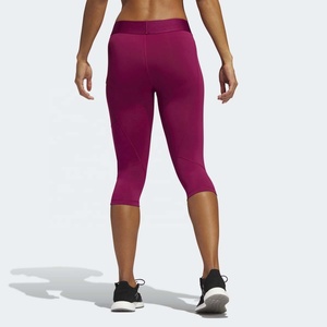 Women's Mid Waist Capri Fitness Gym <b>Leggings</b> <b>with</b> <b>Pockets</b> Spandex/Polyester Four-Way Stretch & Eco-Friendly - Product Image 3