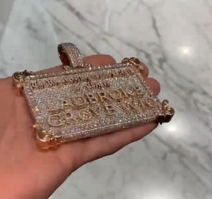 จี้ห้อยคอแบบ Iced Out รูปบัตรเครดิต ประดับเพชรโมอิสซาไนต์ ชุบทอง เงินแท้ 925 สไตล์แร็ปเปอร์ ฮิปฮอป - Product Image 3