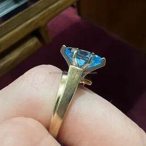 Anillo de compromiso minimalista de oro amarillo con diamante azul talla marquesa para mujer, anillo de promesa moderno y llamativo para ella. - Product Image 2