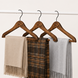 Perchas de Madera Maciza de Nogal de Lujo al por Mayor para Trajes y Abrigos, Perchas de Madera Marrón Oscuro para Exhibición en Hoteles y Boutiques - Product Image 4