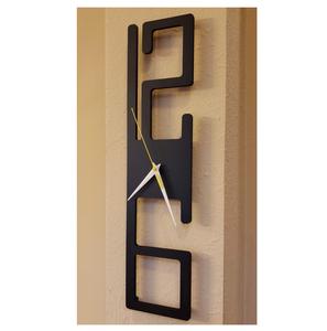 Horloge murale moderniste qui apporte un sens raffiné de l'ordre et du style à votre espace, choix parfait pour le luxe dans les essentiels quotidiens. - Product Image 2