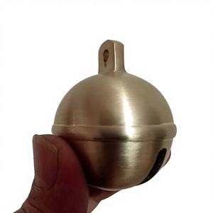 Campanas de Navidad de latón grandes y redondas con diseño de vaca, caballo, oveja y trineo, para colgar - Product Image 1