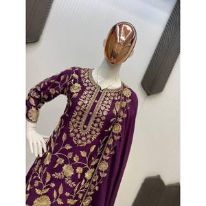 Ropa de Novia de Diseñador, Hermoso Conjunto de Top, Falda y Dupatta para Fiestas - Product Image 2