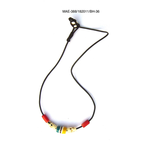 Collar de Cuentas de Hueso Hecho a Mano por Artesanos Indios, Diseño Étnico Moderno, Cadena con Eslabones en Forma de Corazón para Mujer, Precio al por Mayor - Product Image 1