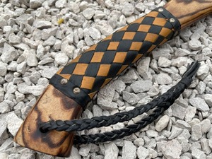 Hacha Tomahawk Forjada a Mano de BA Enterprises con Mango de Madera y Hoja de Acero para Uso de Supervivencia con Funda de Cuero - Product Image 4
