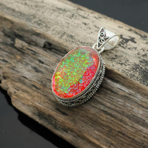 Colgante de ópalo de fuego relleno de plata hecho a mano – Joyería artesanal arcoíris - Product Image 4