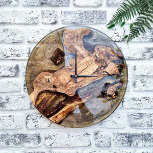 Horloge murale de haute qualité en bois et résine avec chiffres romains, mouvement silencieux et fonctionnement à piles, excellente décoration murale pour la cuisine - Product Image 4