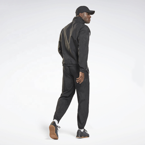 Conjunto Deportivo Cortavientos Personalizado para Hombre - Chaqueta Ligera con Capucha Reflectante y Pantalones Impermeables - Product Image 3