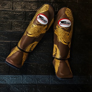 Protège-tibias de kickboxing robustes en cuir gris, confortables et durables, avec protection du cou-de-pied et du tibia, pour l'entraînement, Twins Muay Thai - Product Image 6