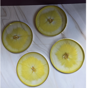 Diseño único de aspecto de mármol hecho a mano de resina con chapado en oro en el posavasos de borde para café y bebida de té - Product Image 1