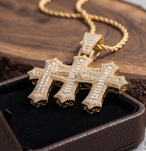 Collier pendentif croix triple couche personnalisé Hip Hop Iced Out en argent 925 micro-pavé Moissanite, bijoux bling pour homme - Product Image 2