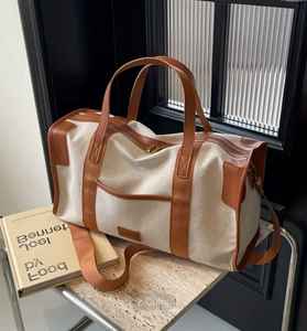 Bolsas Deportivas de Cuero Genuino de Alta Calidad con Forro de Poliéster, Ligeras, OEM/ODM, Hechas en Pakistán para Adultos - Product Image 1