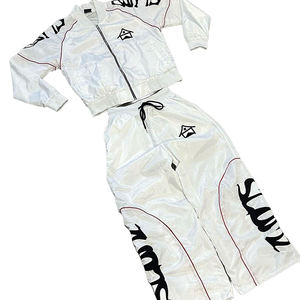 ชุดวอร์มโพลีเอสเตอร์แบบยูนิเซ็กซ์ขายส่ง ชุดจ็อกเกอร์ เสื้อแจ็คเก็ตกันลม ลวดลายย้อมสีแบบแอซิดวอช ดีไซน์เรียบง่าย ชุดกีฬาสำหรับฝึกซ้อม รับสั่งซื้อจำนวนมาก เสื้อยืด - Product Image 1