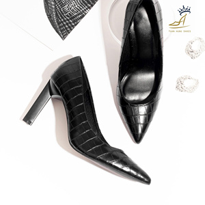 Vente en gros de chaussures pour femmes à bout pointu, talons de bureau 9 cm, en PU mat effet croco, ODM, Vietnam - Product Image 1