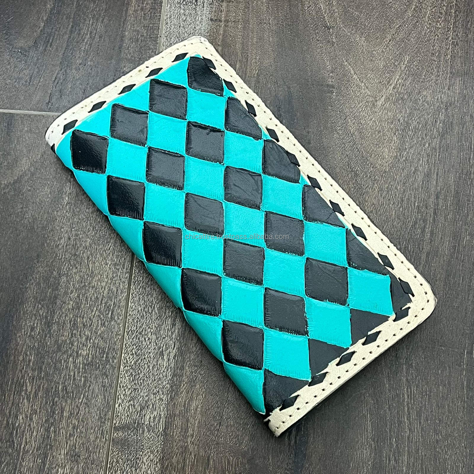 ลายตารางหมากรุกสีเทอร์ควอยซ์และดำ